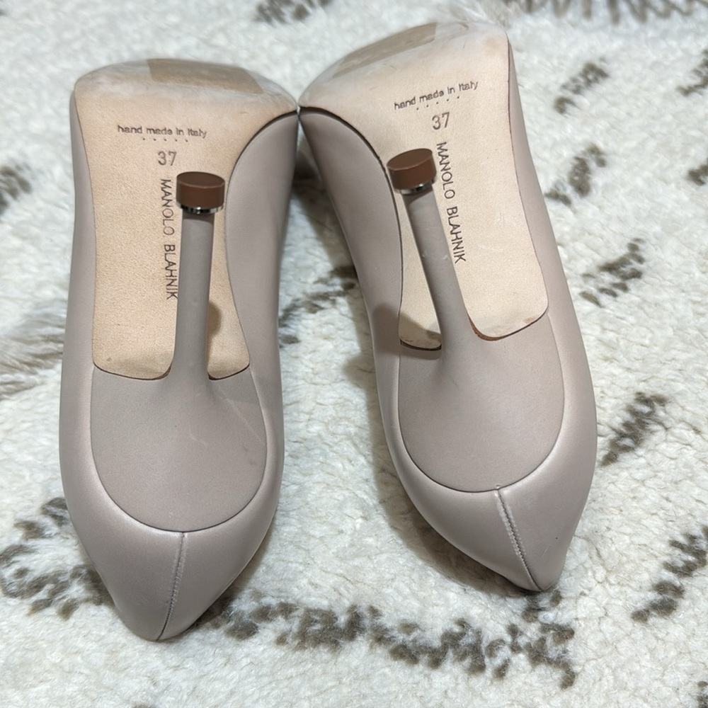 Manolo Blahnik Hangisi Crystal Buckle Pump - Picture 14 of 15